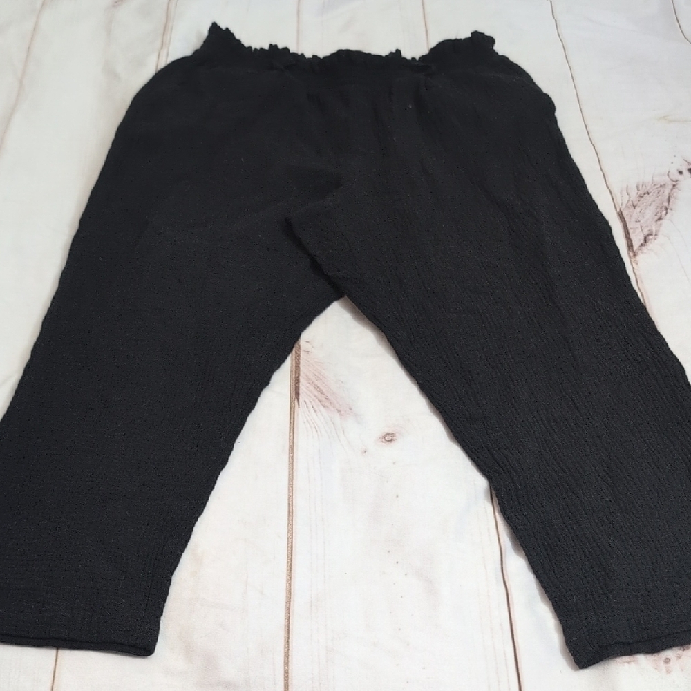 Evereve Black Cotton Lightweight Breathable Capri Crop size Large